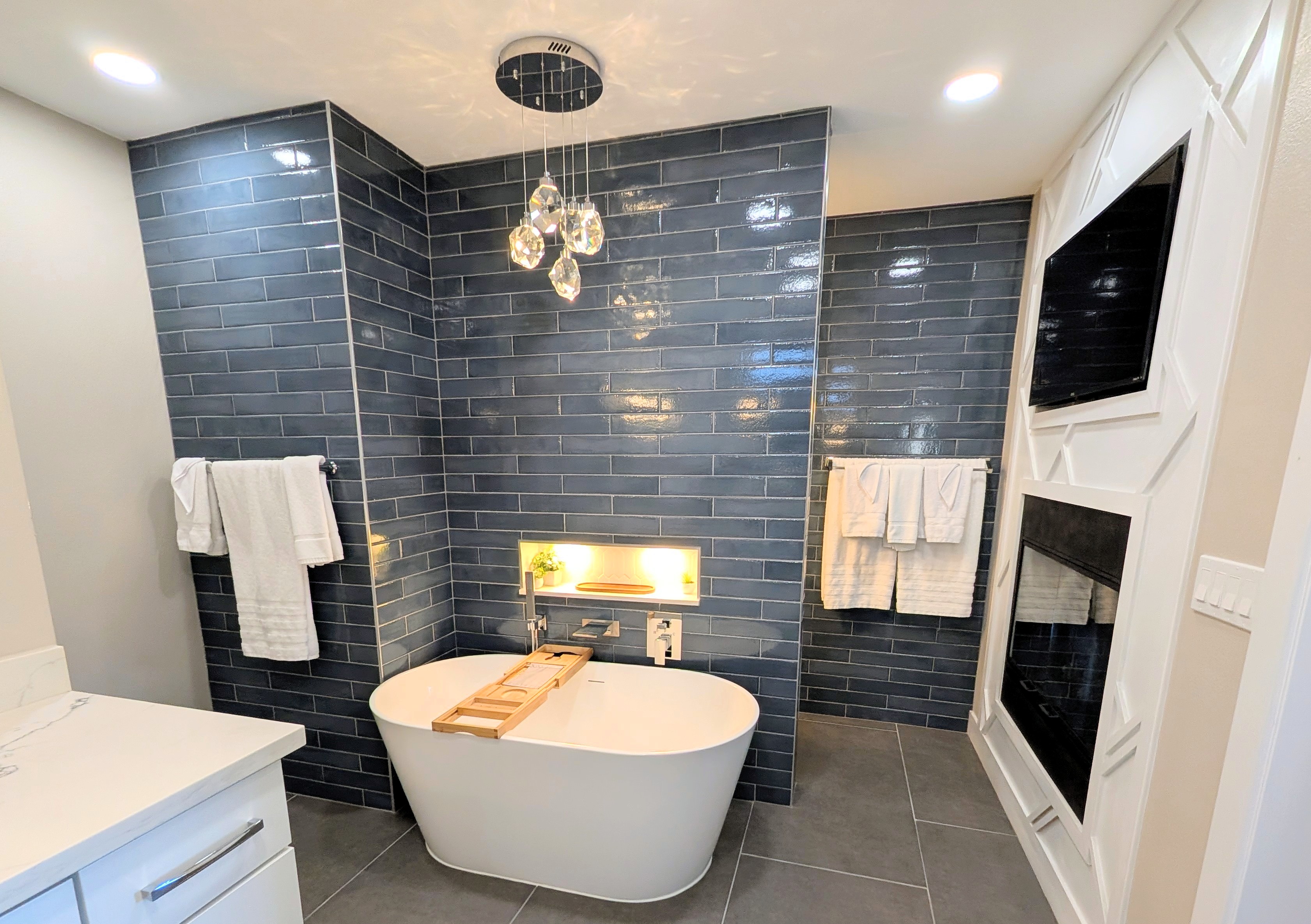 Master Bath — Tub Wall