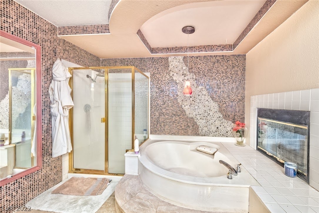 Master Bath — Original