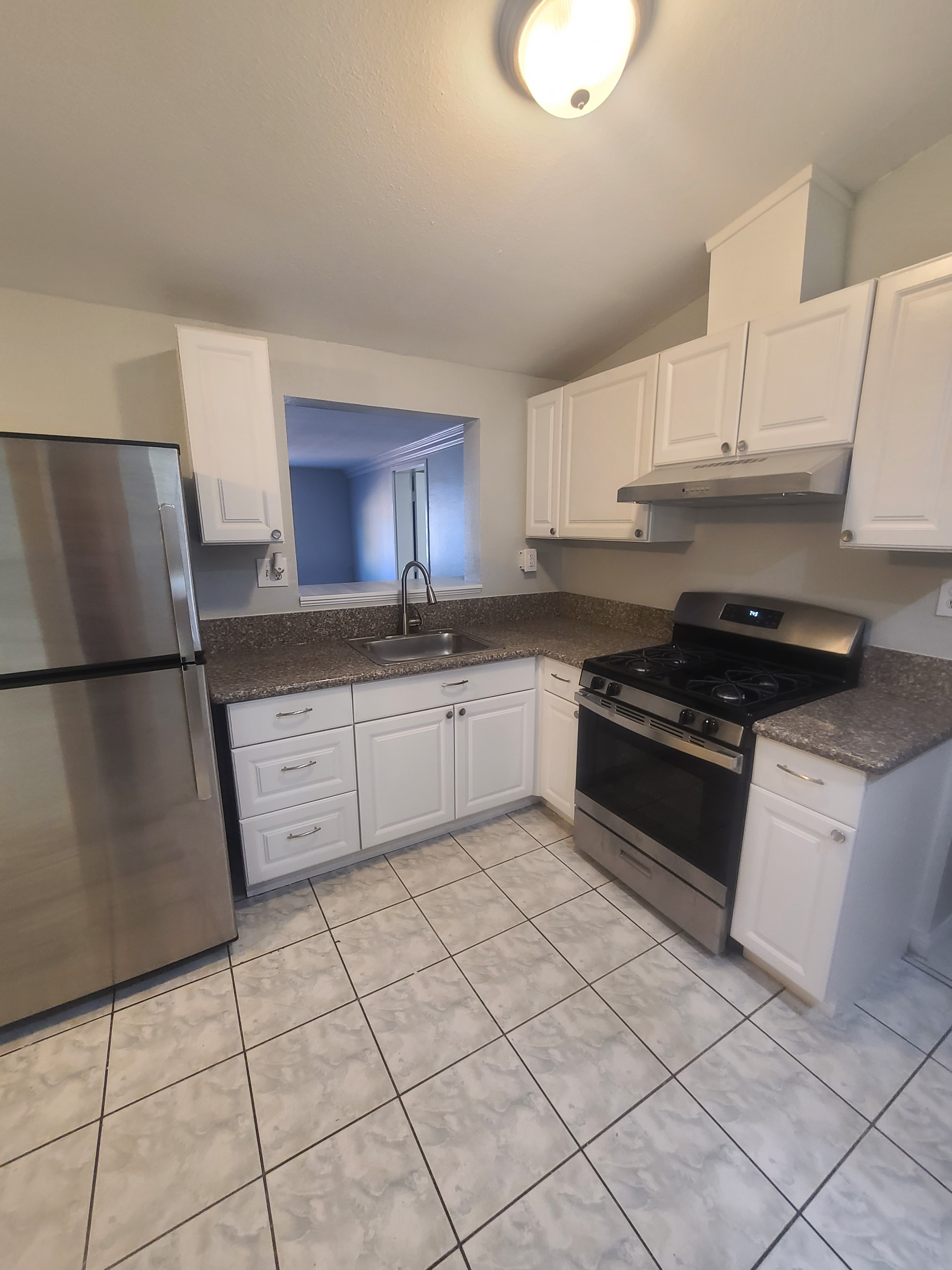 Kitchen — Peninsula Layout